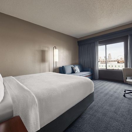 Courtyard By Marriott St. Louis Downtown West Hotel Exterior photo