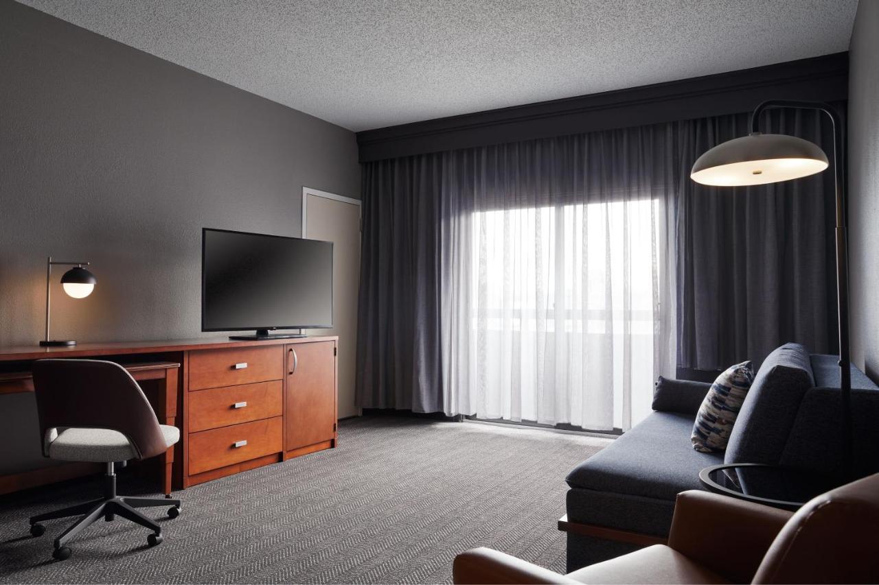 Courtyard By Marriott St. Louis Downtown West Hotel Exterior photo