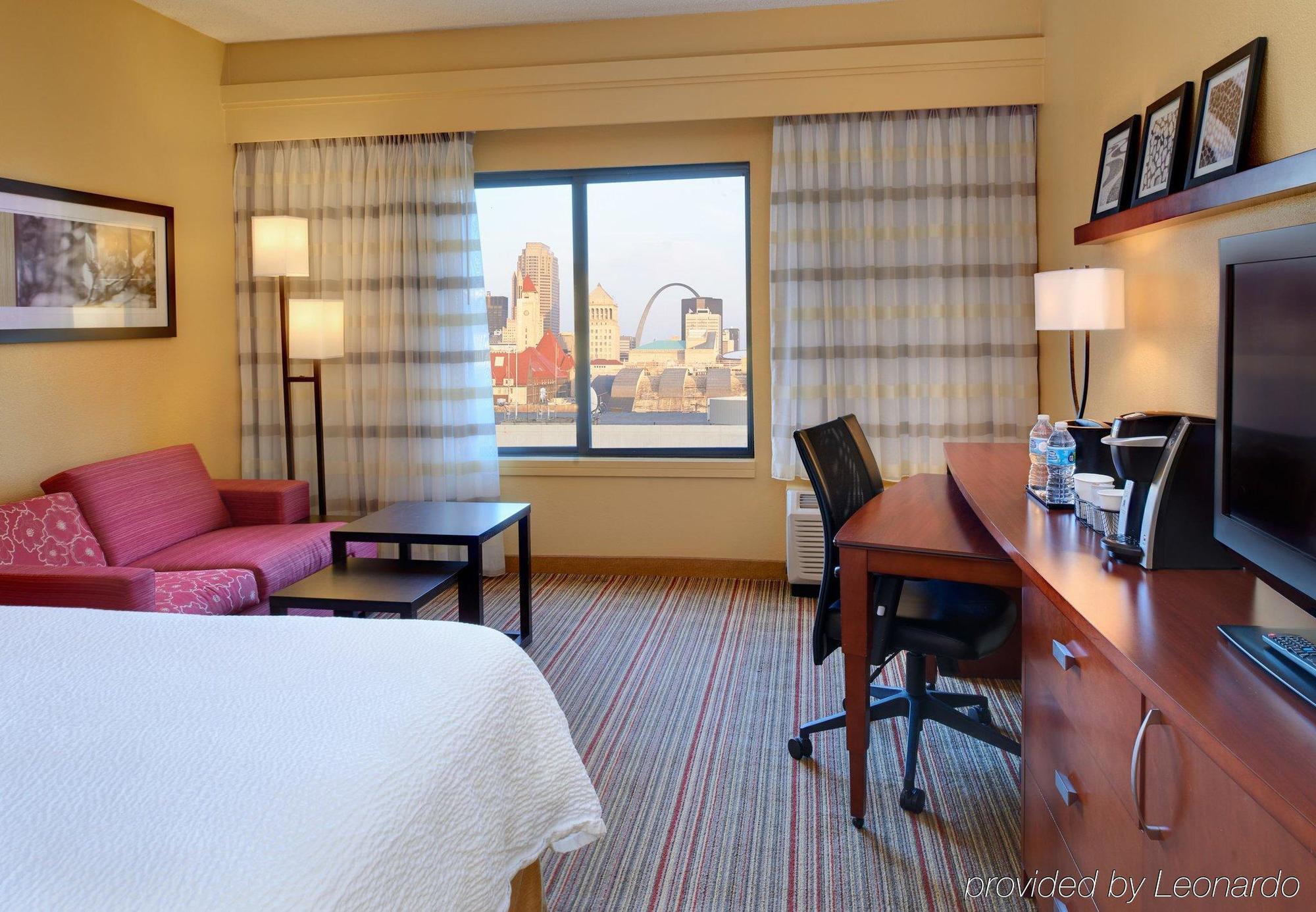 Courtyard By Marriott St. Louis Downtown West Hotel Exterior photo
