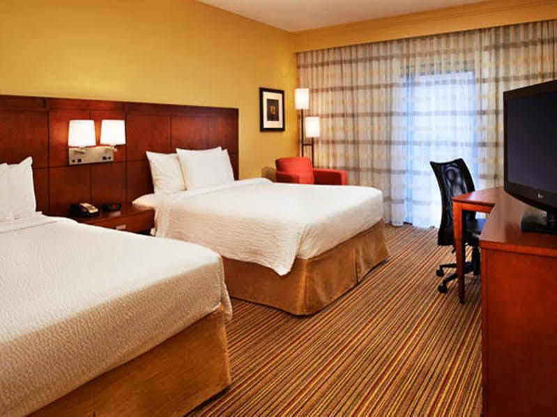 Courtyard By Marriott St. Louis Downtown West Hotel Exterior photo