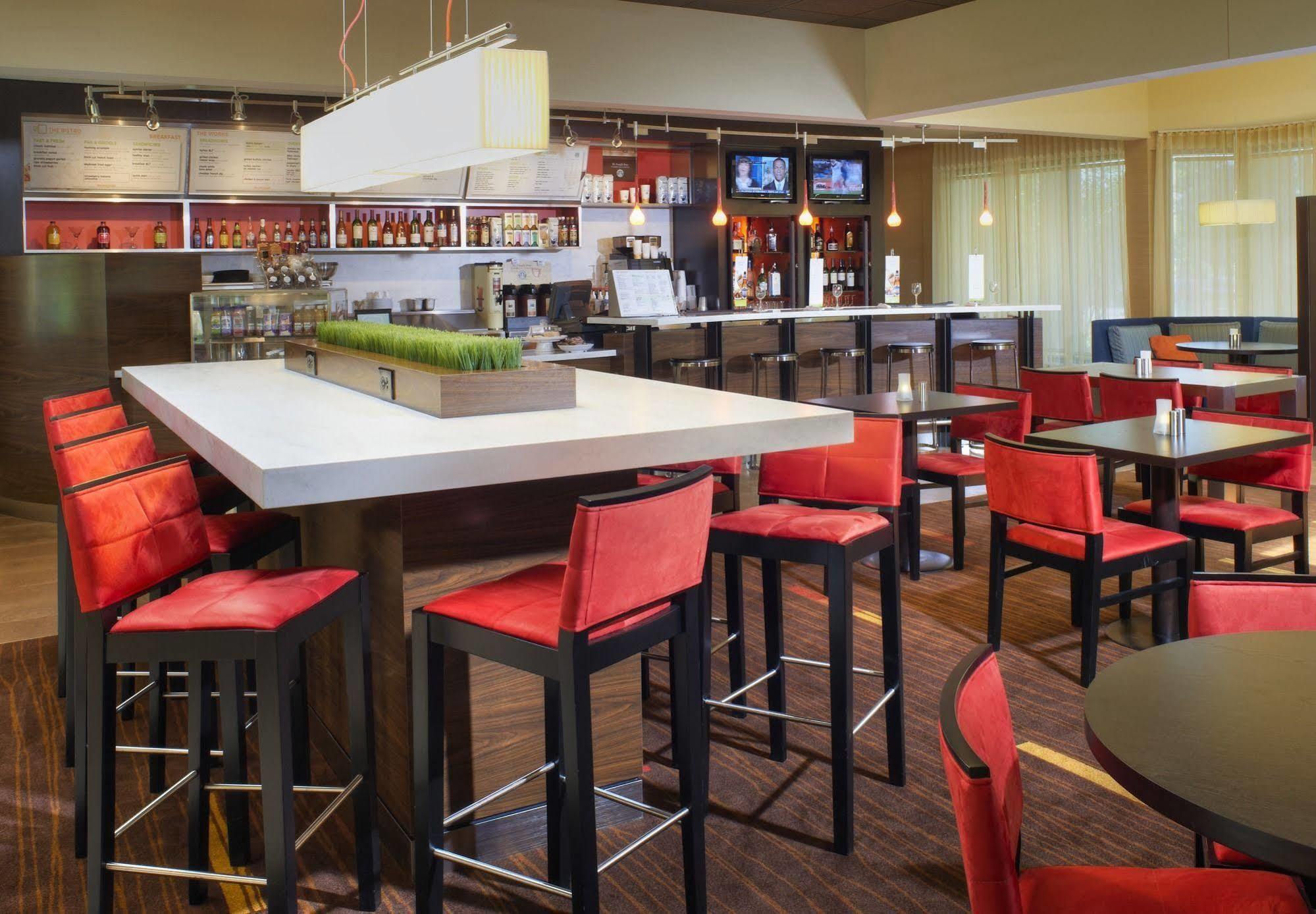 Courtyard By Marriott St. Louis Downtown West Hotel Exterior photo